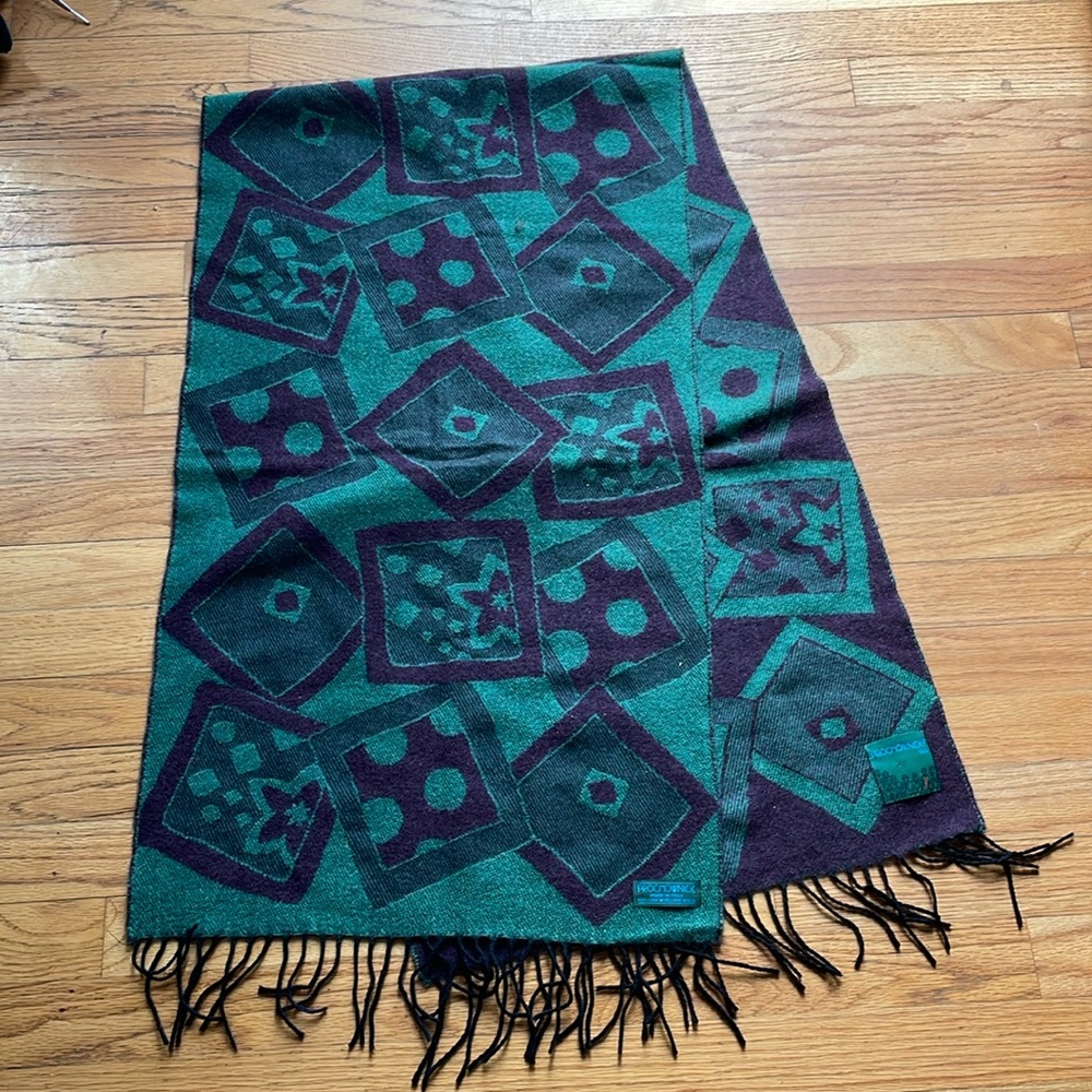 100% wool Stylish Geometric Green & Purple Scarf